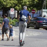 En 2023, 121 accidents graves en trottinette électrique ont été recensés